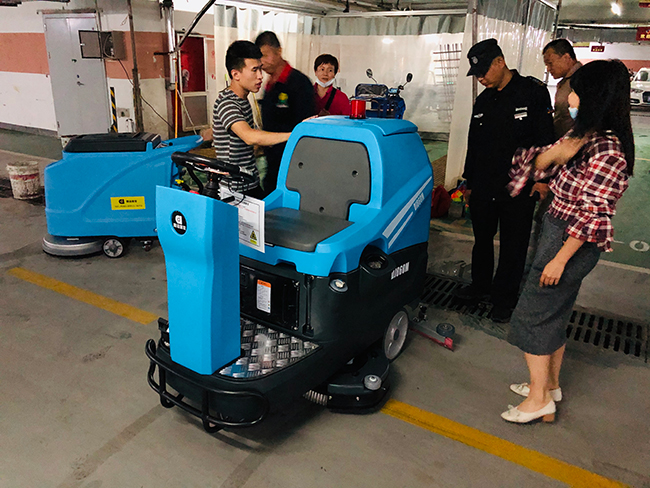  鼎潔盛世洗地機(jī)助力小區(qū)停車場，零差評57
