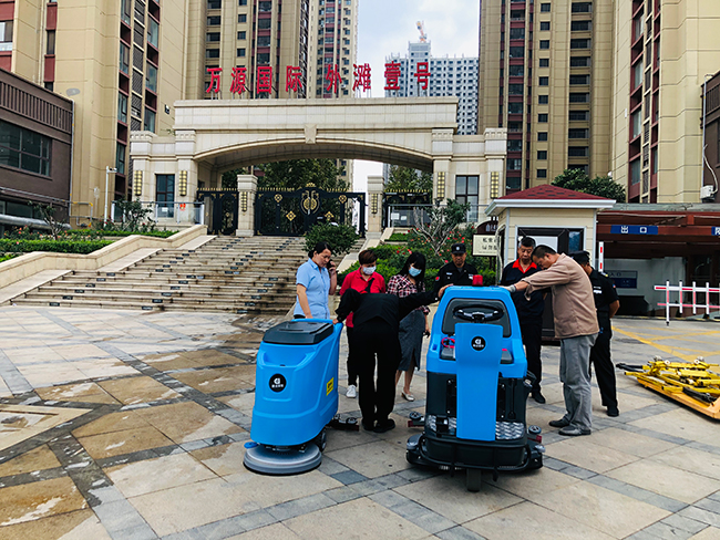  鼎潔盛世洗地機(jī)助力小區(qū)停車場，零差評57